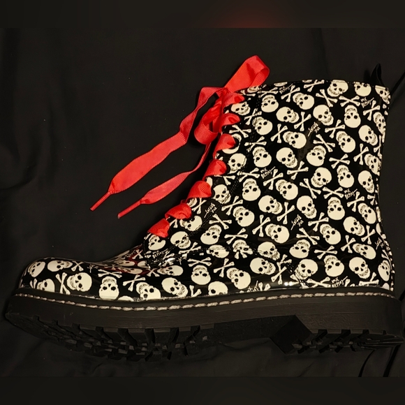Torrid Betsy Johnson Combat Boot Black Skull Faux Patent Leather (WW) Size 11 - Picture 9 of 15